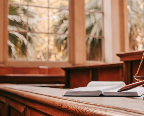 Gavel and scales of justice for Florida's breach of contract statute of limitations.